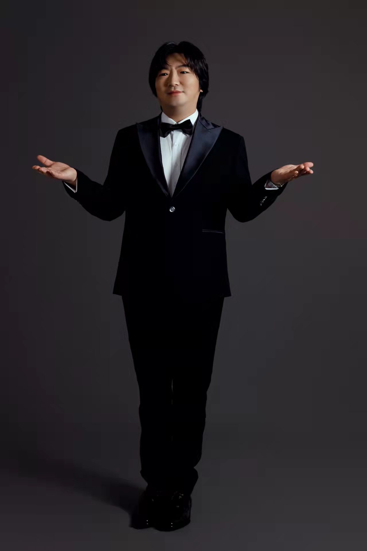 data-ctrid="t40hxfgpaibm">1982年生于北京市,男低音歌手,独唱演员