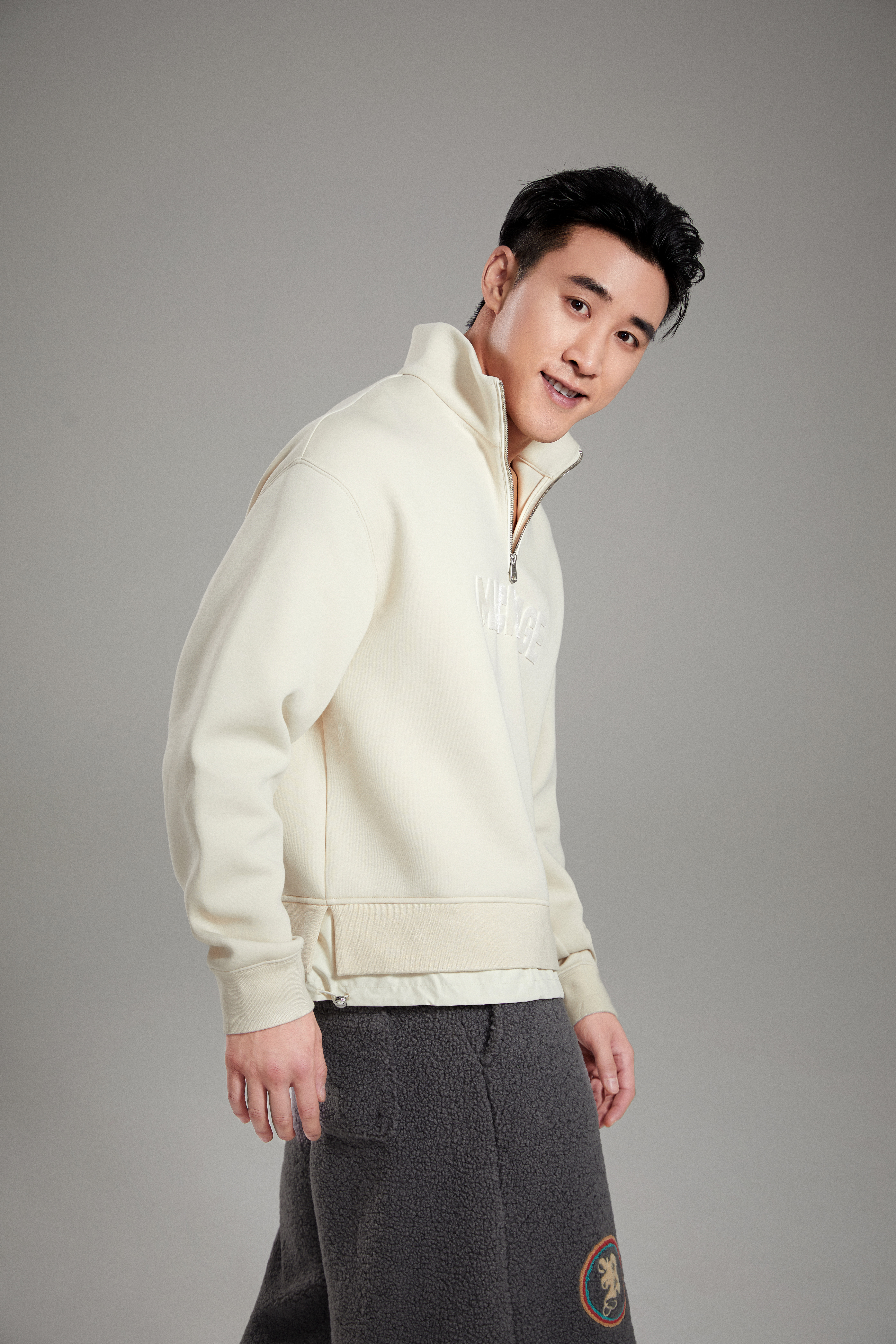  p data-id="gnbvxcqwsl">易扬(jerry liau),1