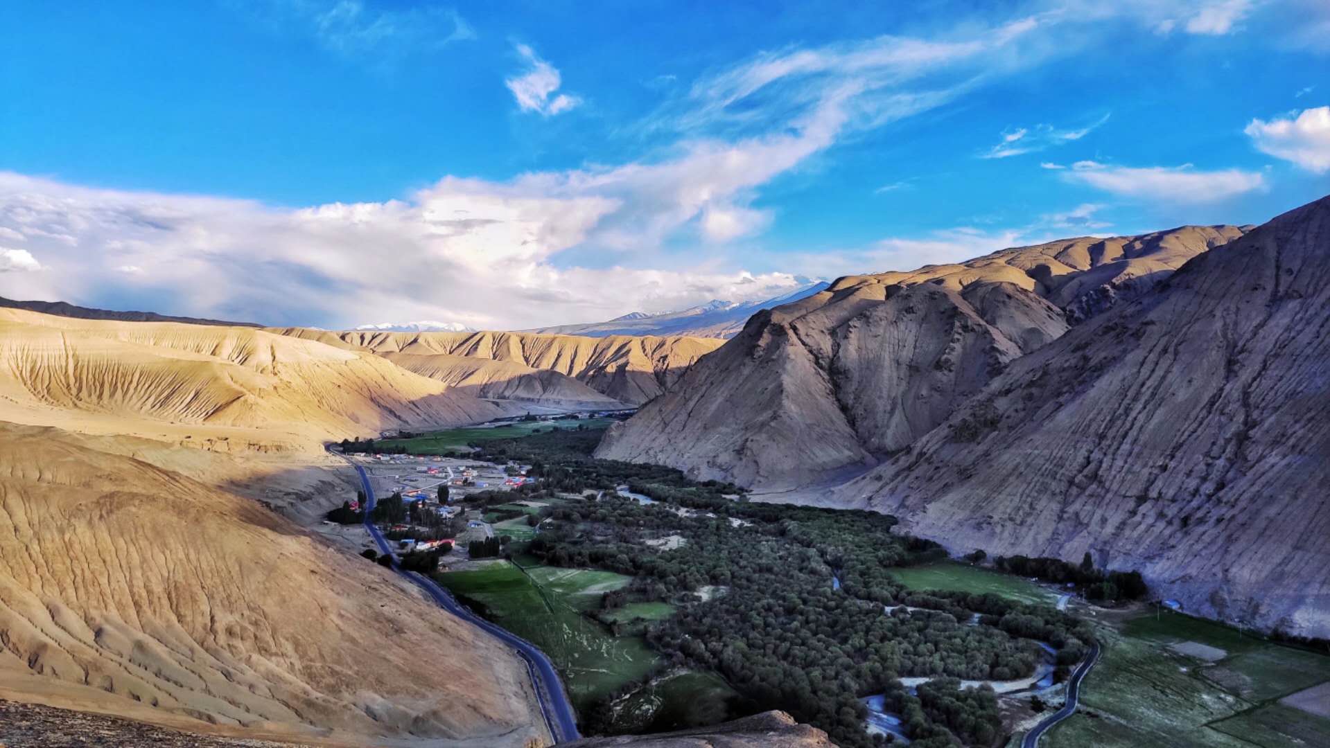 id="5221982">塔什库尔干 /a>县境内,距县城55公里,海拔3000米左右