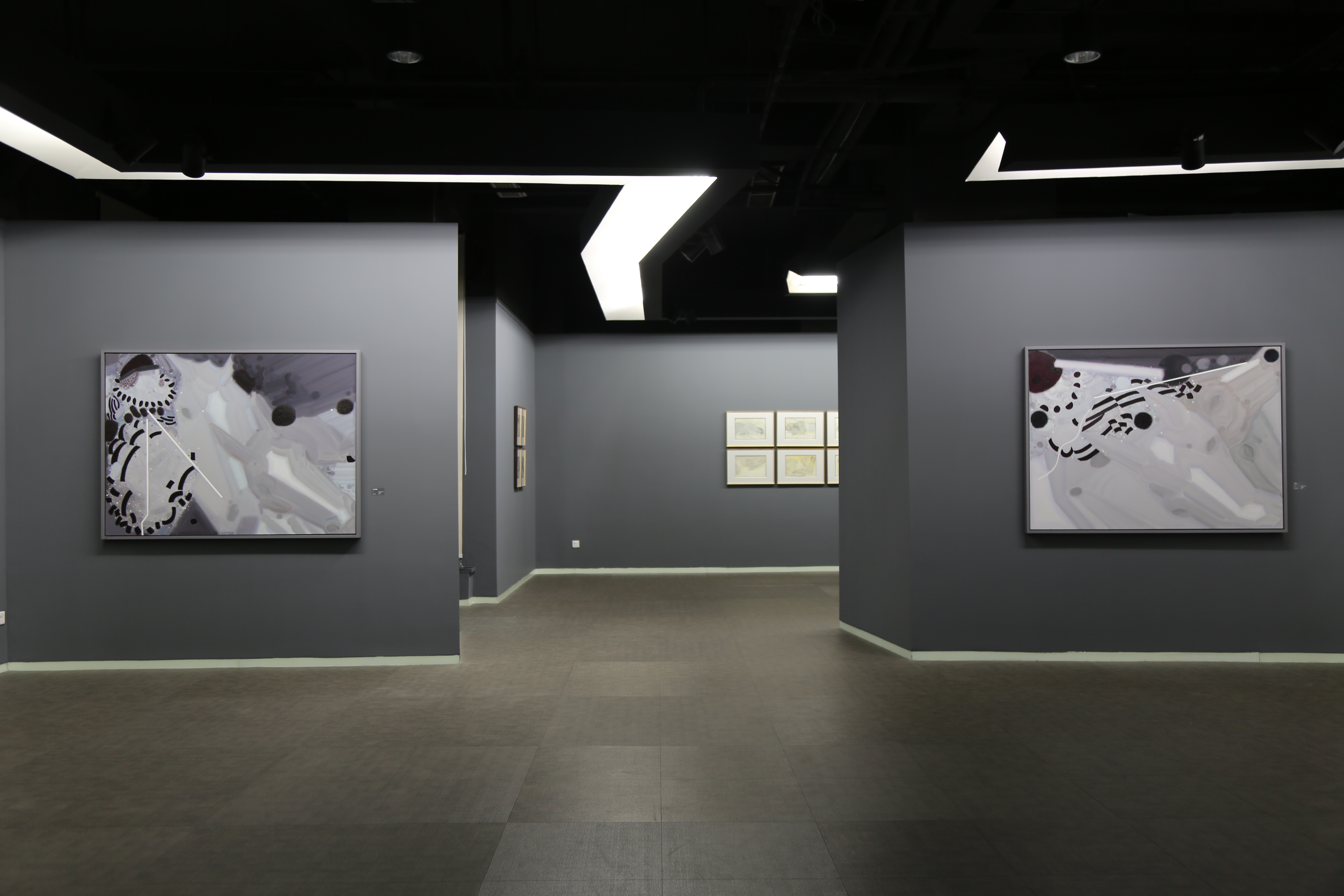 了了阁画廊(了了·艺术传播机构)1999年成立于四川成都,为经营原创