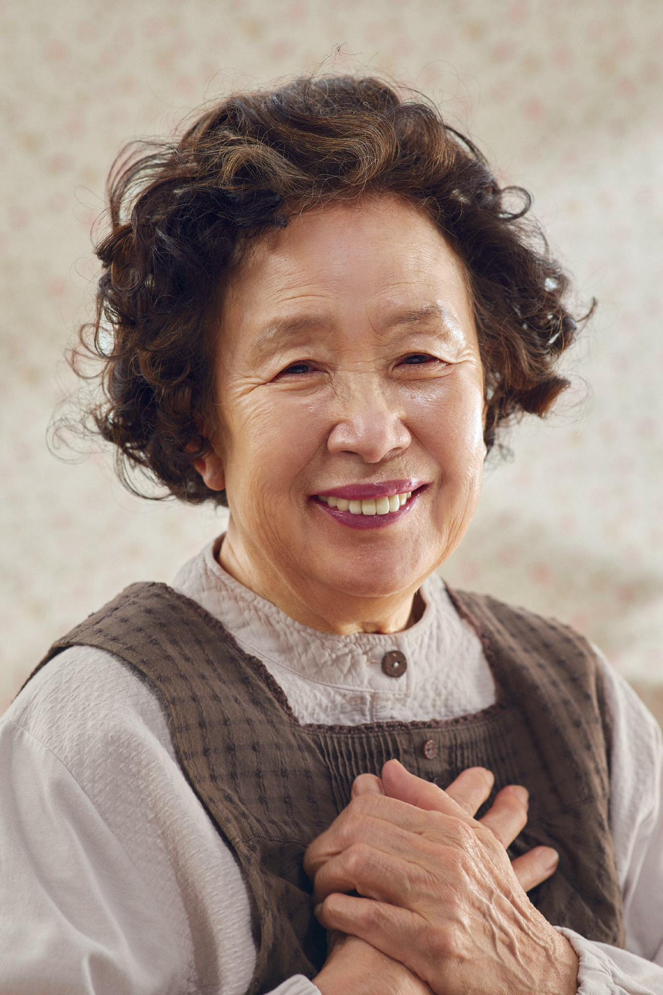  p>罗文姬 i>(         ,na mun hee) /i>,1941年11月30日出生于中国