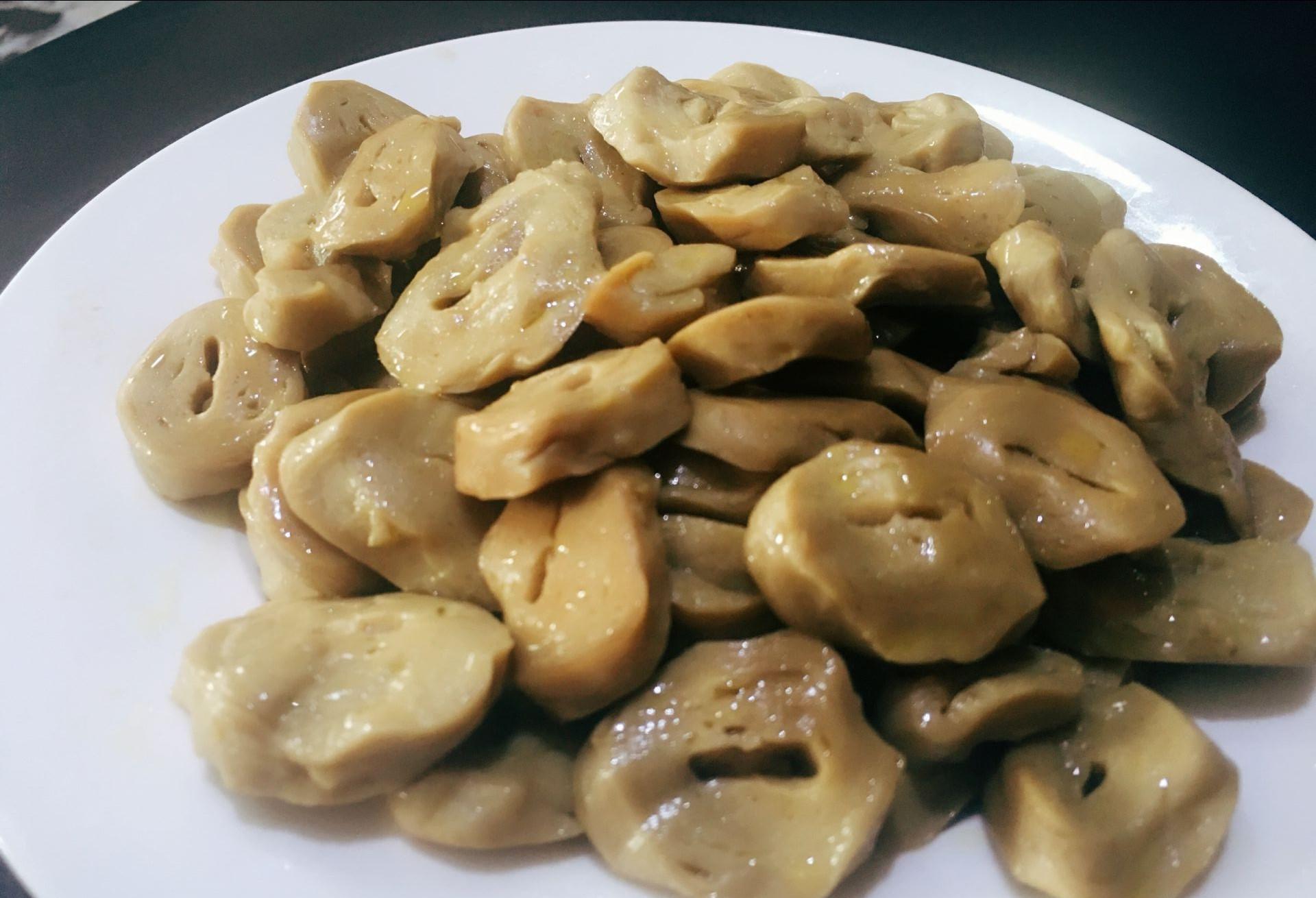  p>五香卤面筋的特色: 色泽红亮,其味咸鲜,有浓郁的五香味 /p>