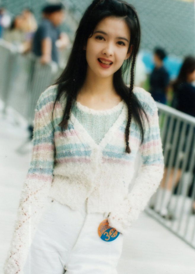 chow) /i>,1967年11月10日出生于香港,中国香港女歌手,演员,主持人