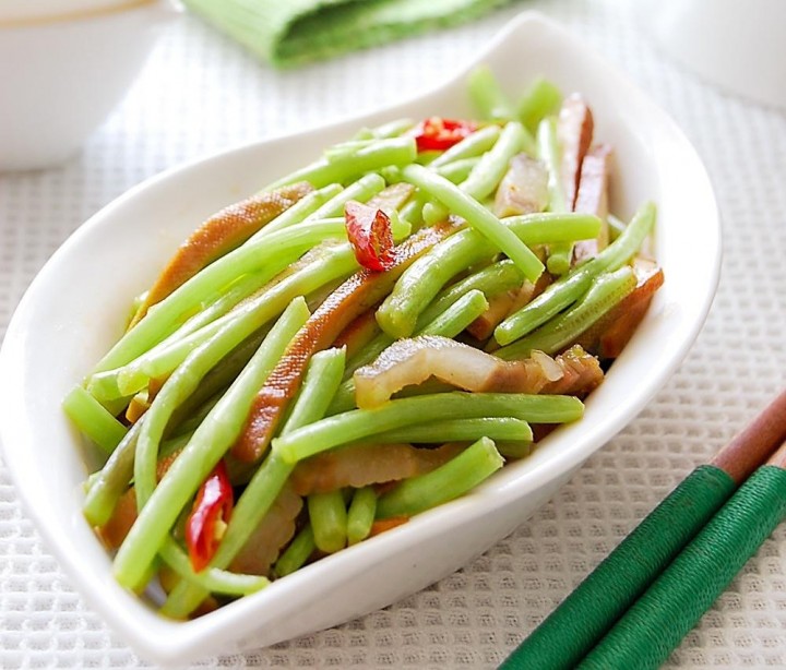青蒿炒腊肉