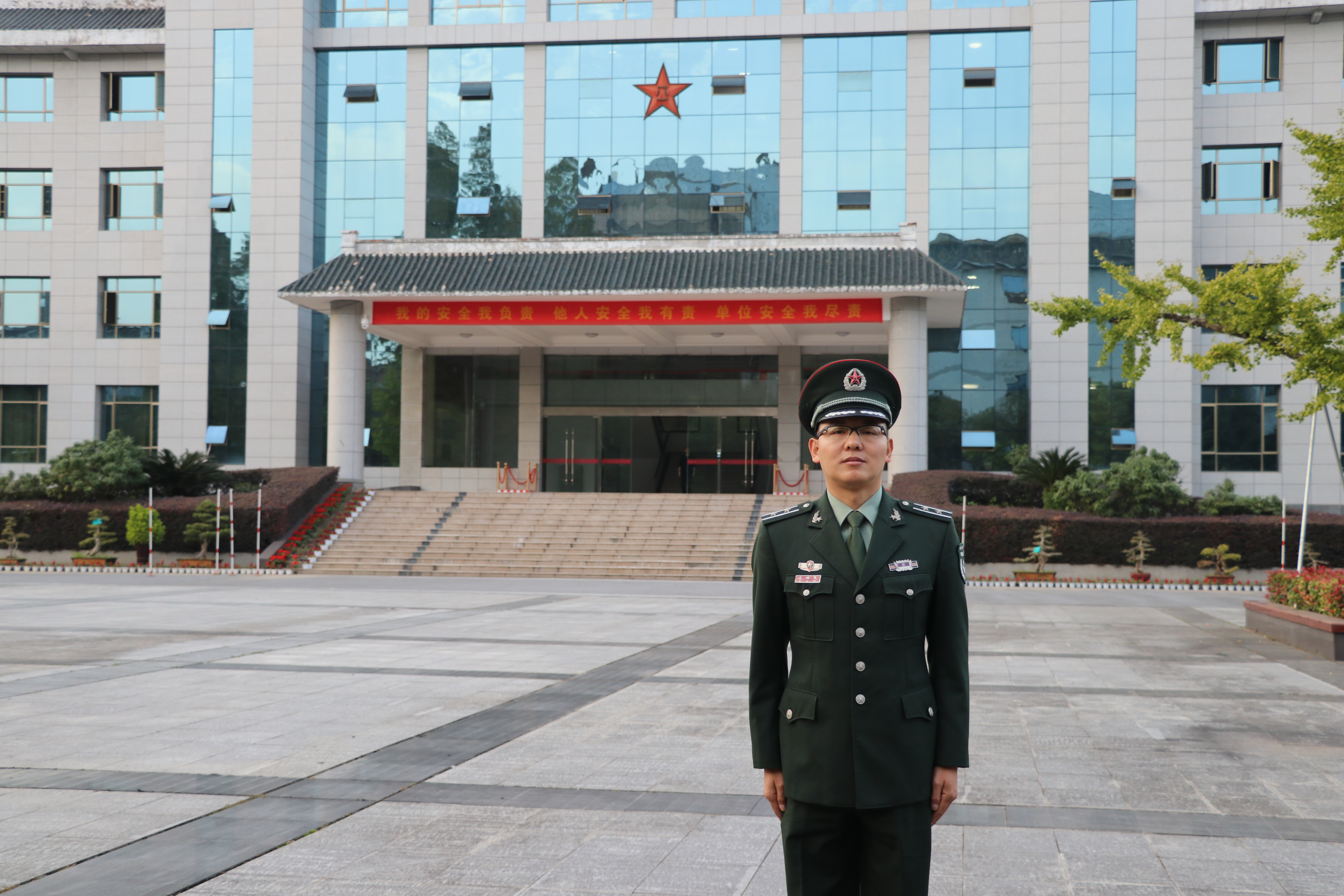 data-id="gnas5ub3v5">2018年被评为"优秀预备役军官" /p> p data-id=