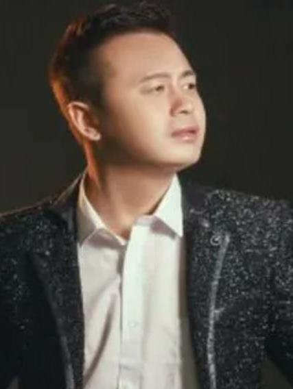 是歌手 a target="_blank" href="/item/李小雨/2425" data-lemmaid="