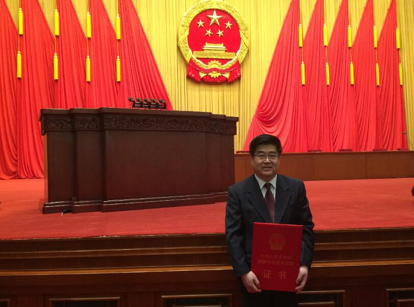 王强,汉族,1965年3月出生,山东高密人