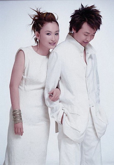  p>曾格格,原名曾昭斌,1969年5月4日出生于北京,满族,正黄旗,演奏家