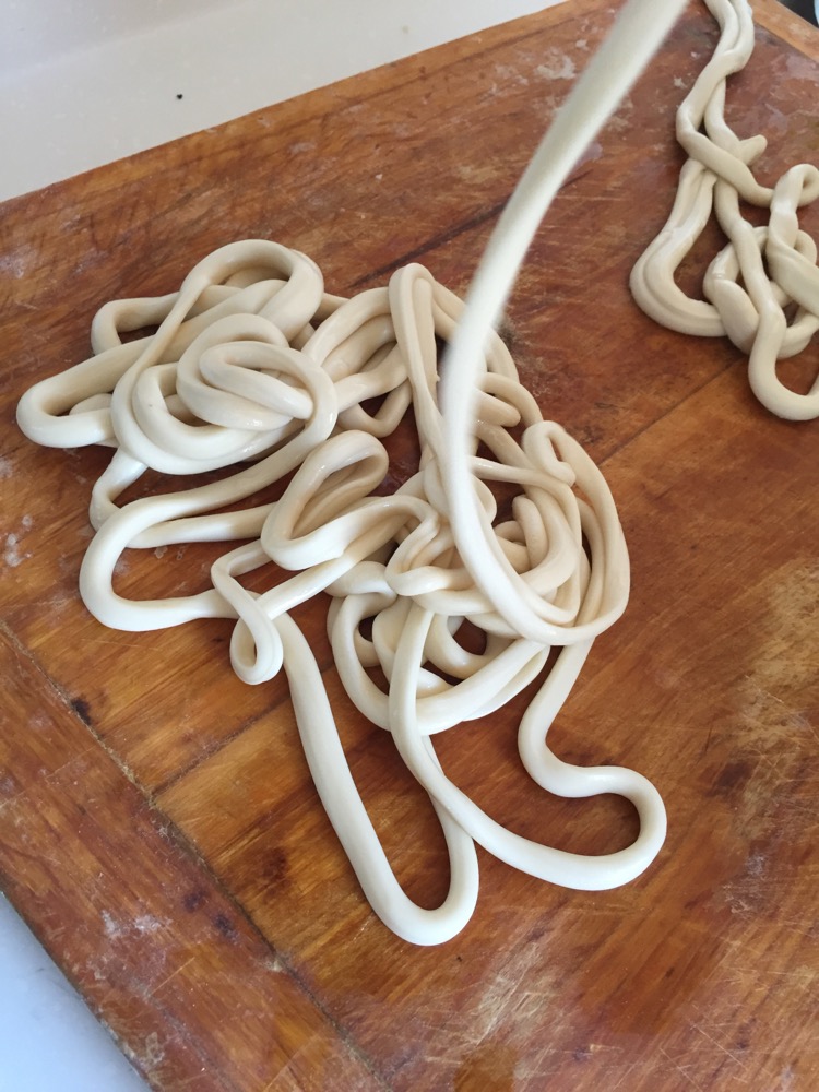  p data-id="gnxap99glg">辣子肉拌面是新疆的一种面食,采用新疆原