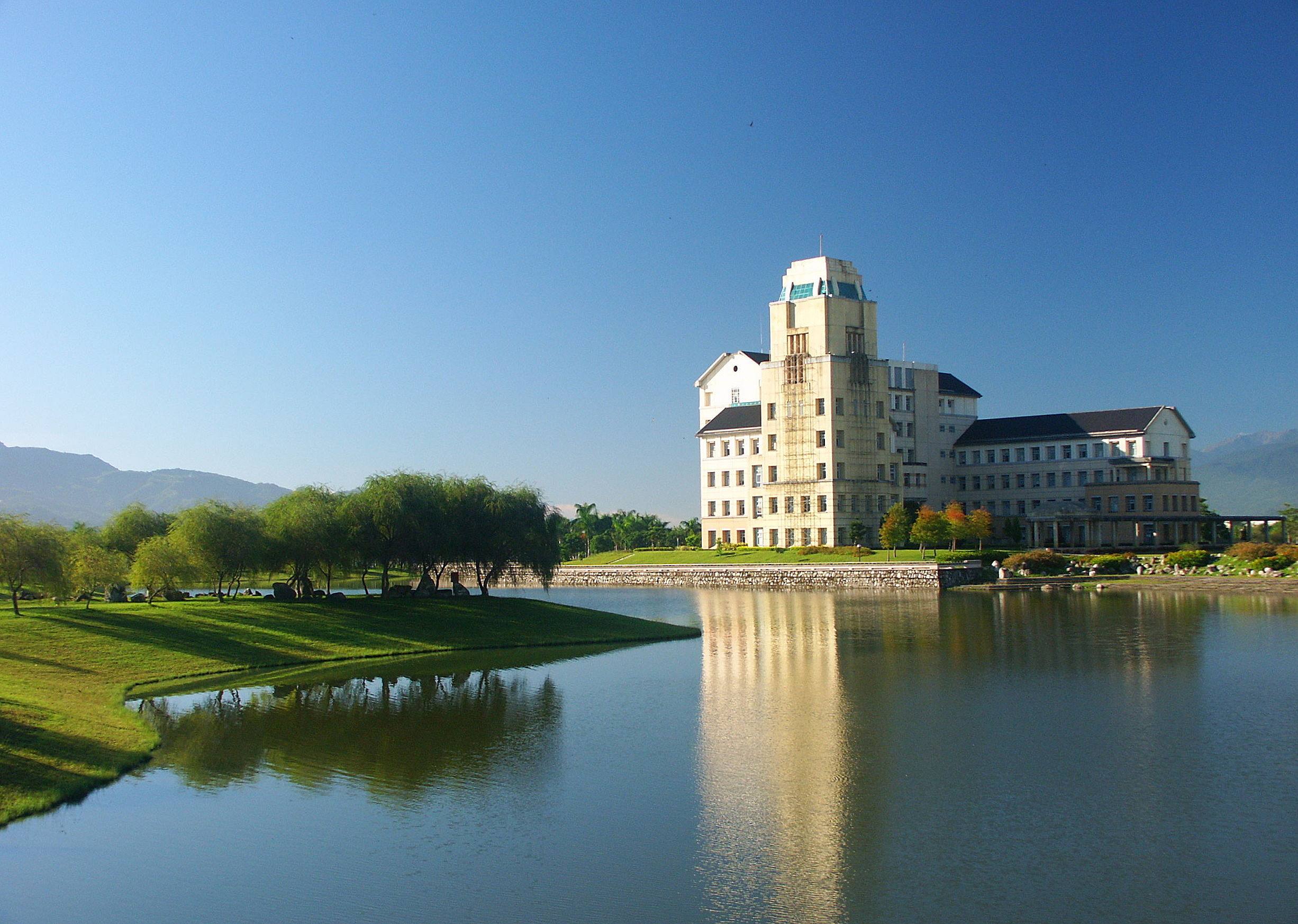 华东纺织工学院