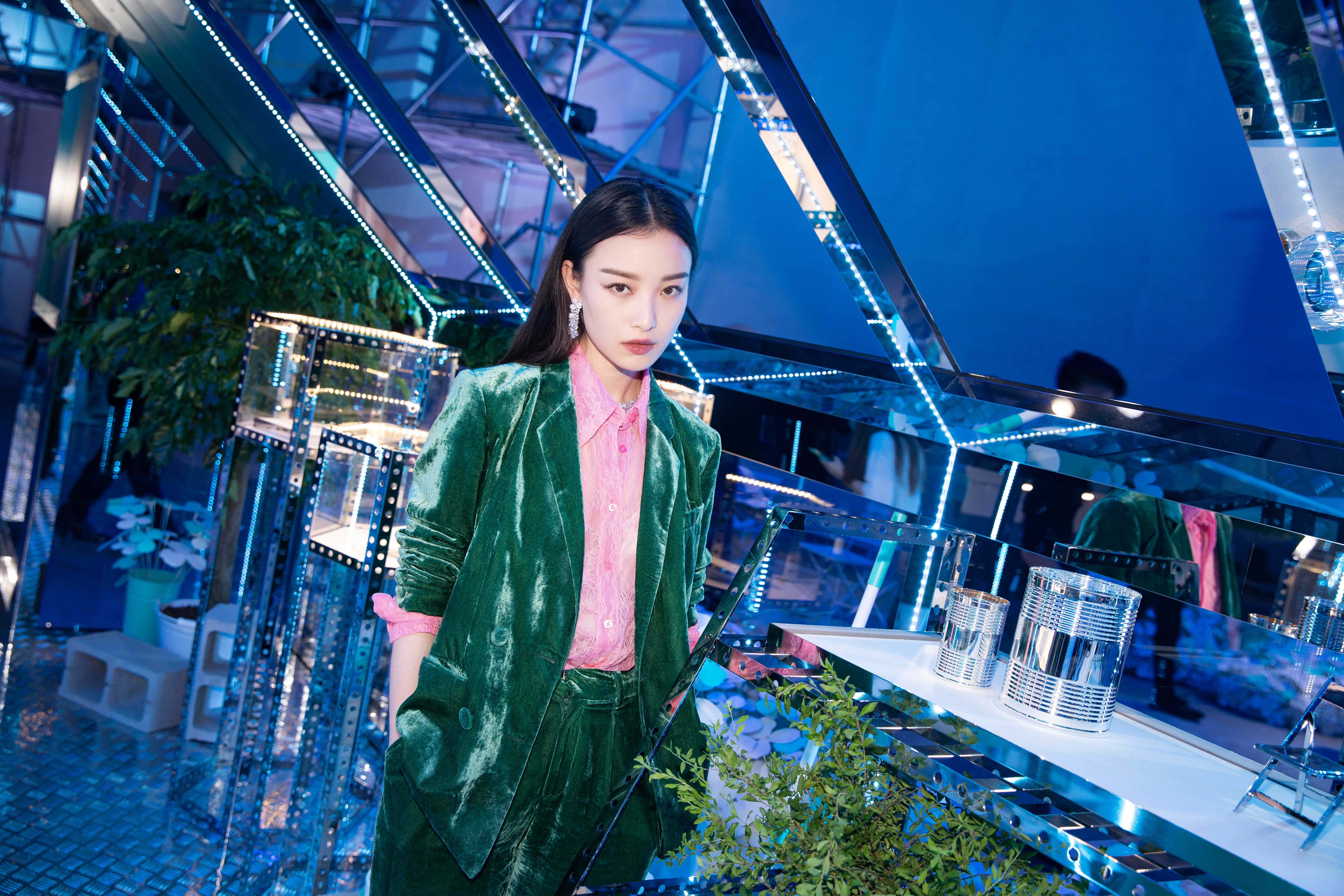  p>倪妮,1988年8月8日出生于江苏省南京市,中国内地女演员,毕业于 a