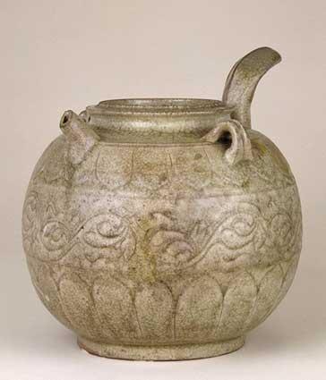 青釉刻花单柄壶