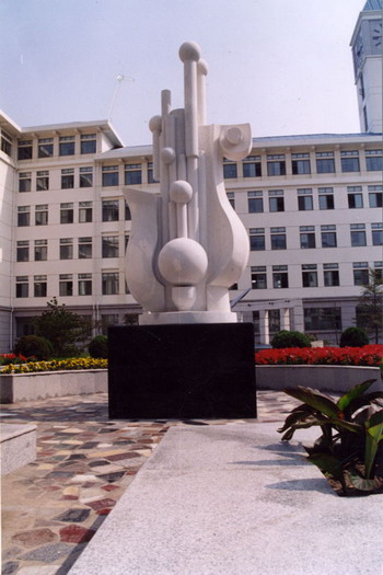  p>天津市第四中学是天津市首批31所国家级示范校,全国现代教育技术