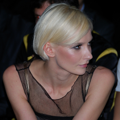  p data-id="go0fyzv0m0">卡卡原名katia,来自巴西圣保罗不算很富裕的