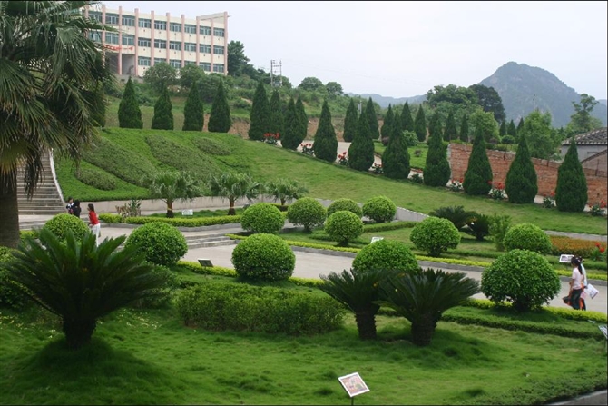  p> b>福建省霞浦第五中学 /b>,简称 b>霞浦五中 /b>,位于 a target="