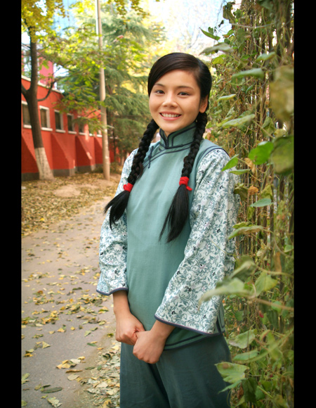  p>浦蒲( i>原名蒲燕利 /i>),出生于上海,毕业于 a target="_blank"