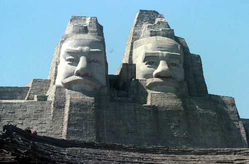 炎黄二帝巨型塑像