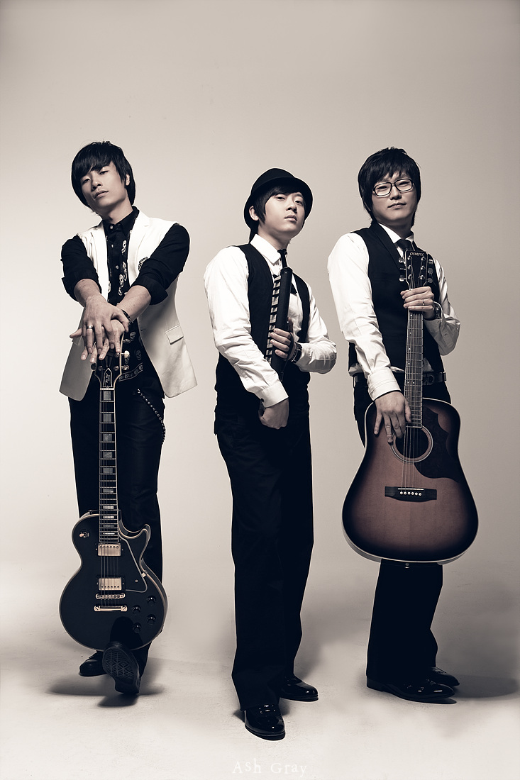  p data-id="go0mdey1p6">click-b是韩国的一个男子7人乐队,由韩国