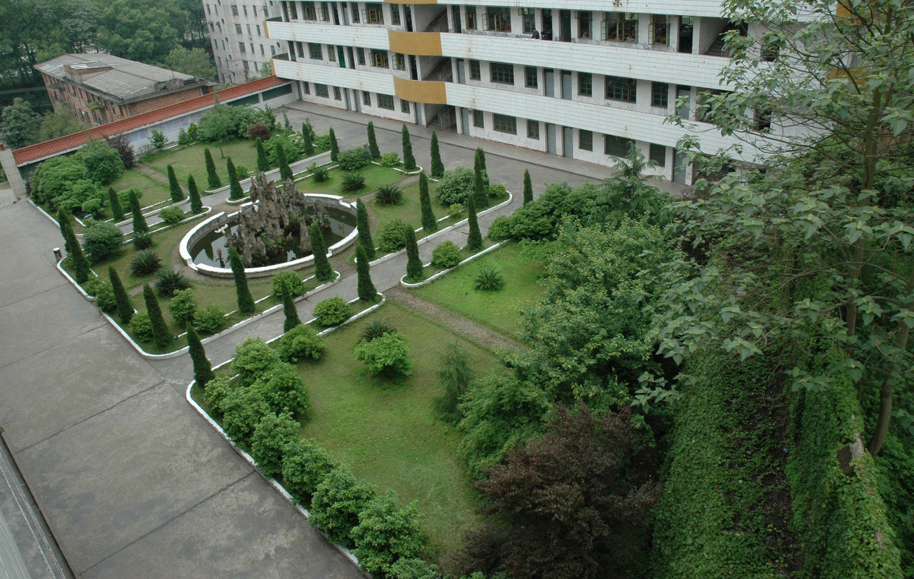  p data-id="gnwp8lzwr3">涟源市第三中学简称涟源三中,创建于1941年