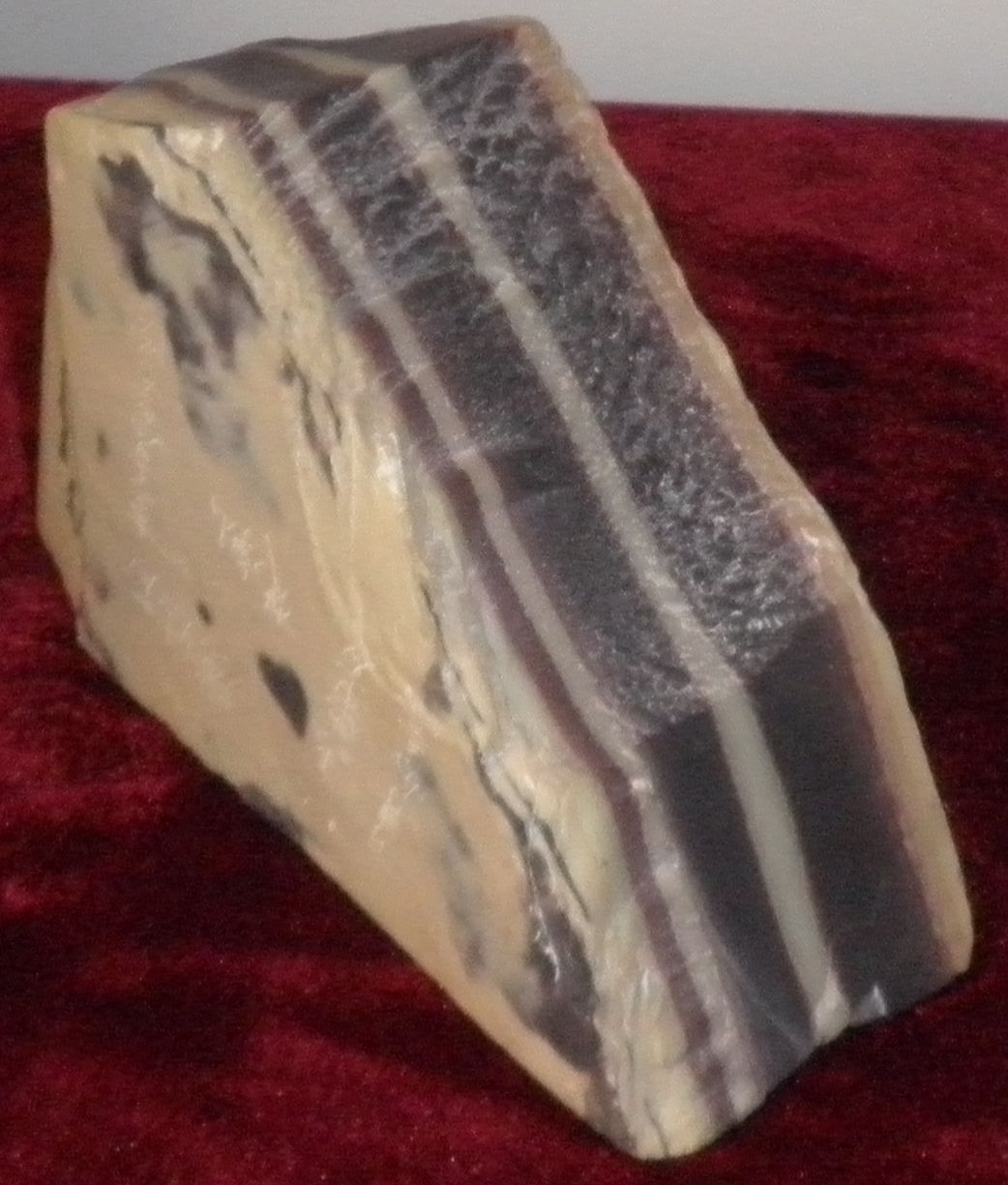  p>玉带石是产于贵州省印江,江口县一带的梵净山区,并为贵州梵净山独