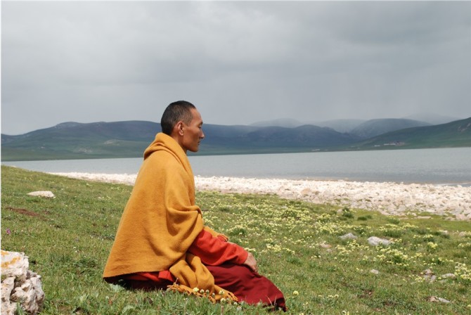 dq5">吉竹寺第十世至尊乔嘎仁波切于1981年出生在康藏地区囊谦日确村