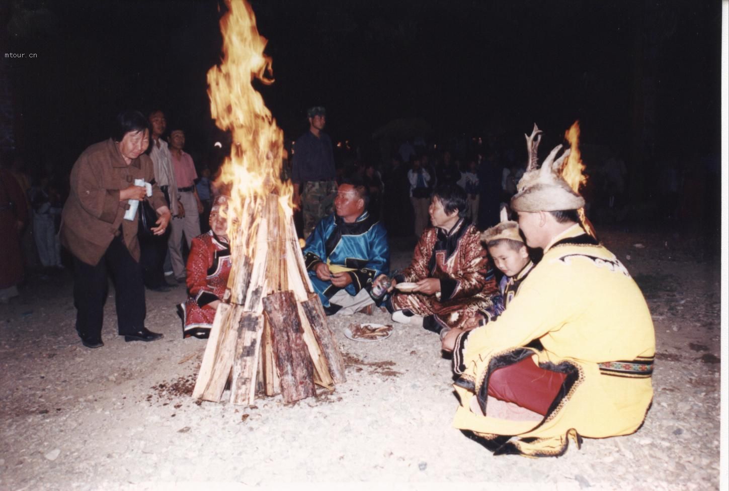  p data-id="gnbxepzouw">"篝火节"是鄂伦春族 a target="_blank"