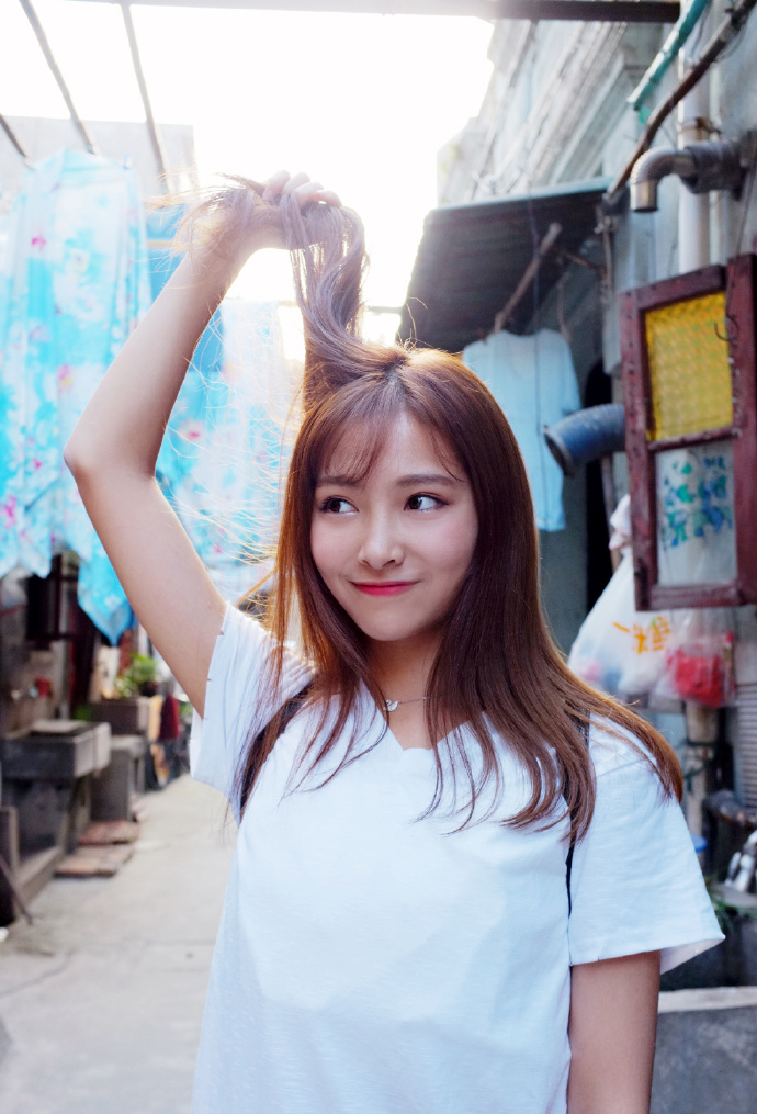  p>许佳琪(kiki),1995年8月27日出生于浙江省台州临海市,中国内地流行