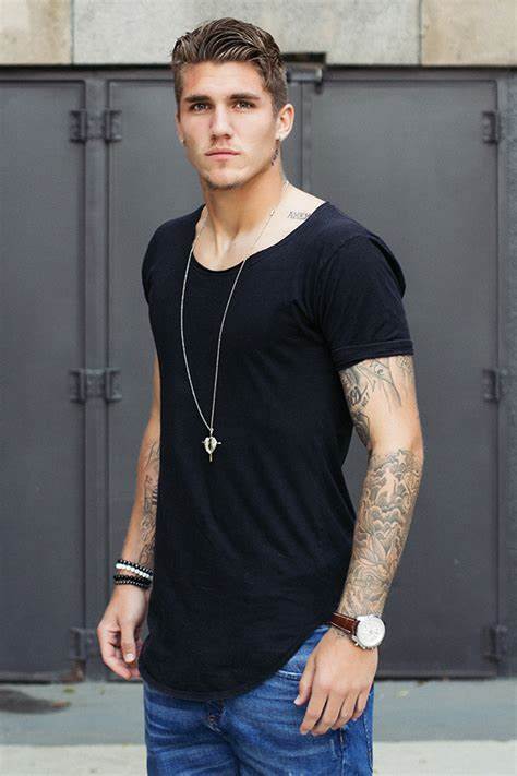 利斯塔·西尔韦拉·内维斯·沃伊诺维奇(lyanco evangelista silveira