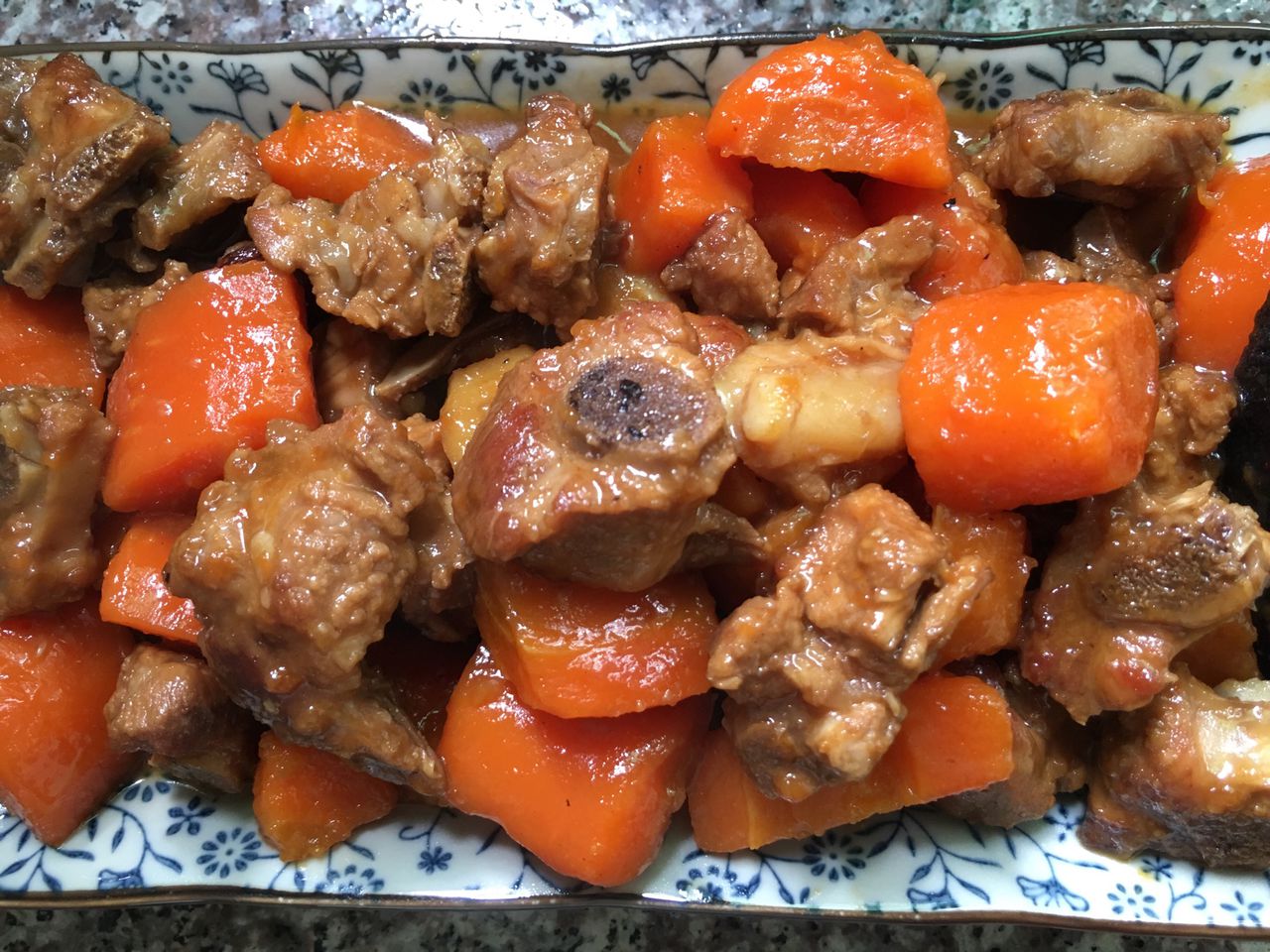  p>胡萝卜烧排骨是一种食品,主要材料有胡萝卜, a href="#" data