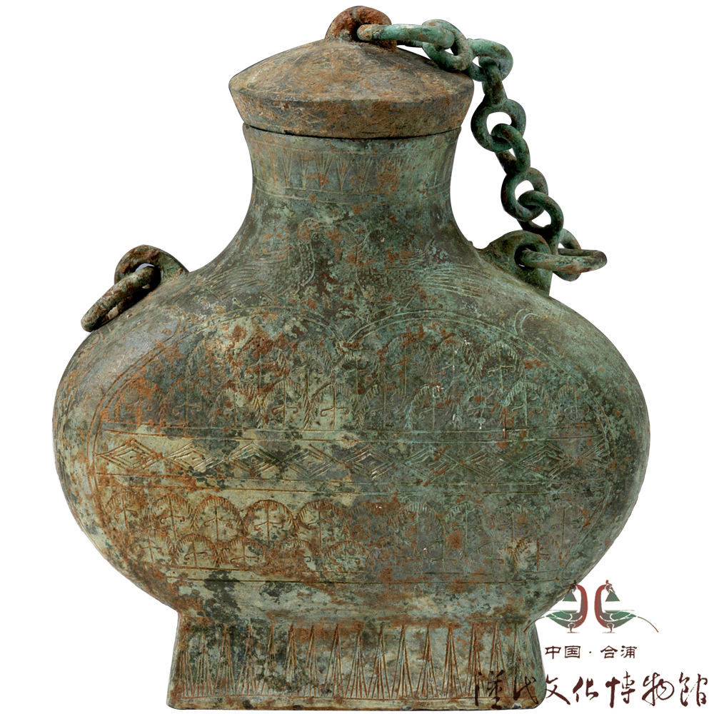  p>此展品为西汉时期的金属器,壶小圆口,带盖,盖顶饰半环形钮.