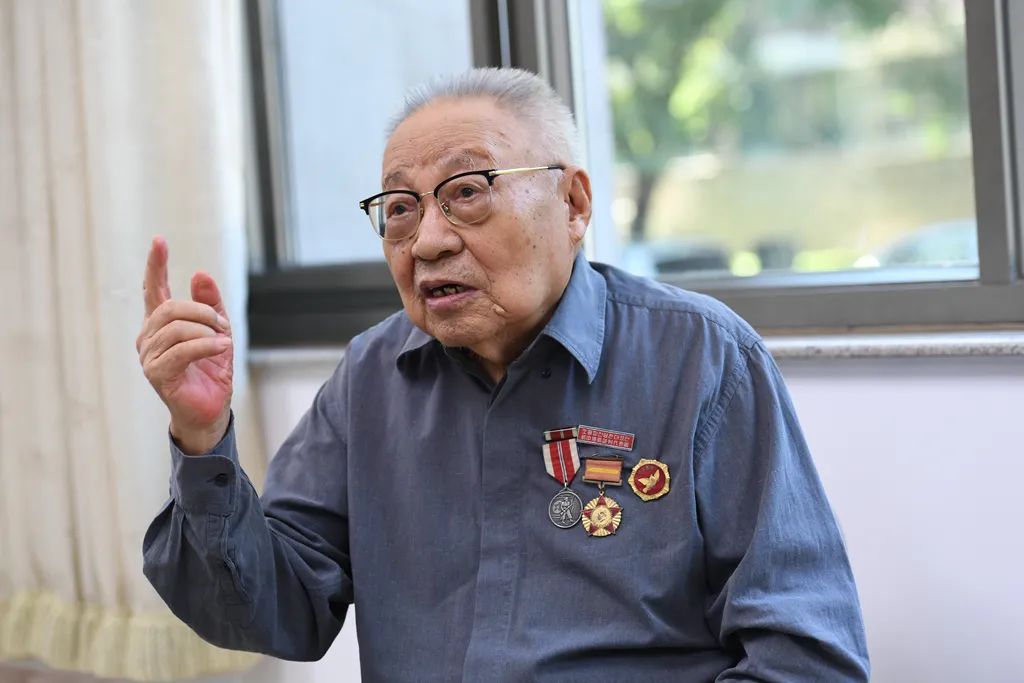  p data-id="tb2nsgxw7ryu">齐天印,山西汾阳人