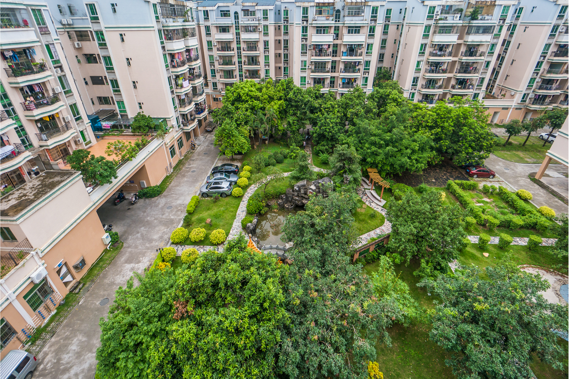 花都美景花园位于广州市花都旧区,共计房屋26户.