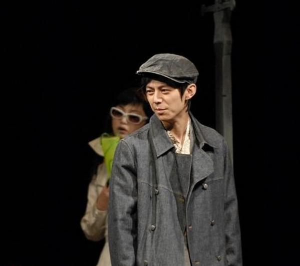 何炅演话剧坚持了十年，可他拍电影拍剧为什么总是不成功？_百科TA说