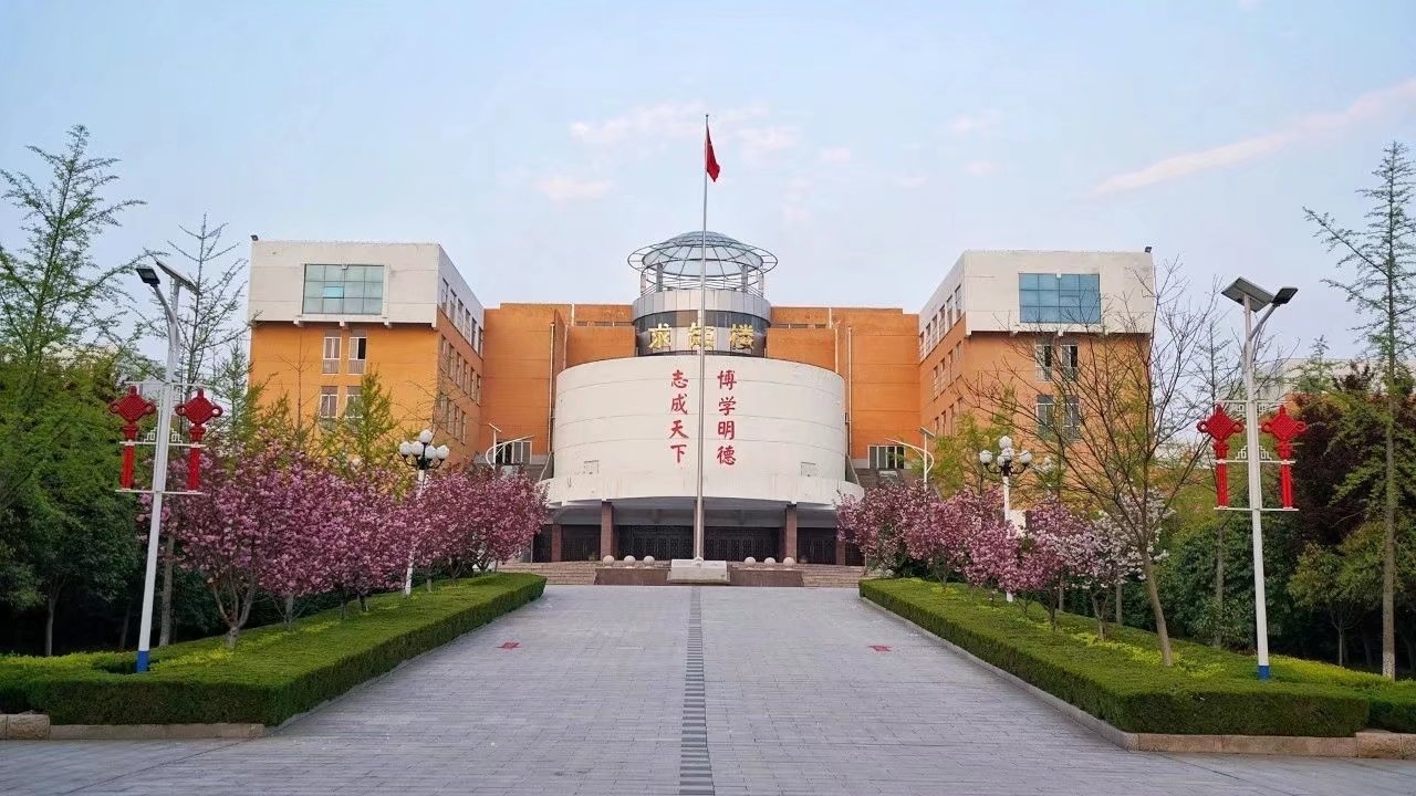  p data-id="gnhg9e6402">费县一中创建于1952年,是 a target="_blank