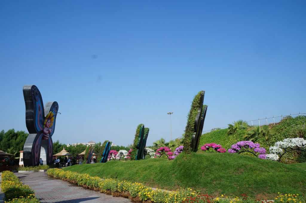  p>蝴蝶百草园, 位于北京市 a target="_blank" href="/item/朝阳区