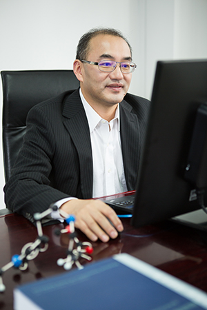  p data-id="go0baoqy0k">唐勇,1964年9月出生于四川省井研县,有机