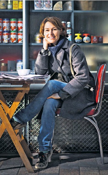  p>海伦·班克塞恩德利(helen baxendale),1970年6月7日出生于英格兰 