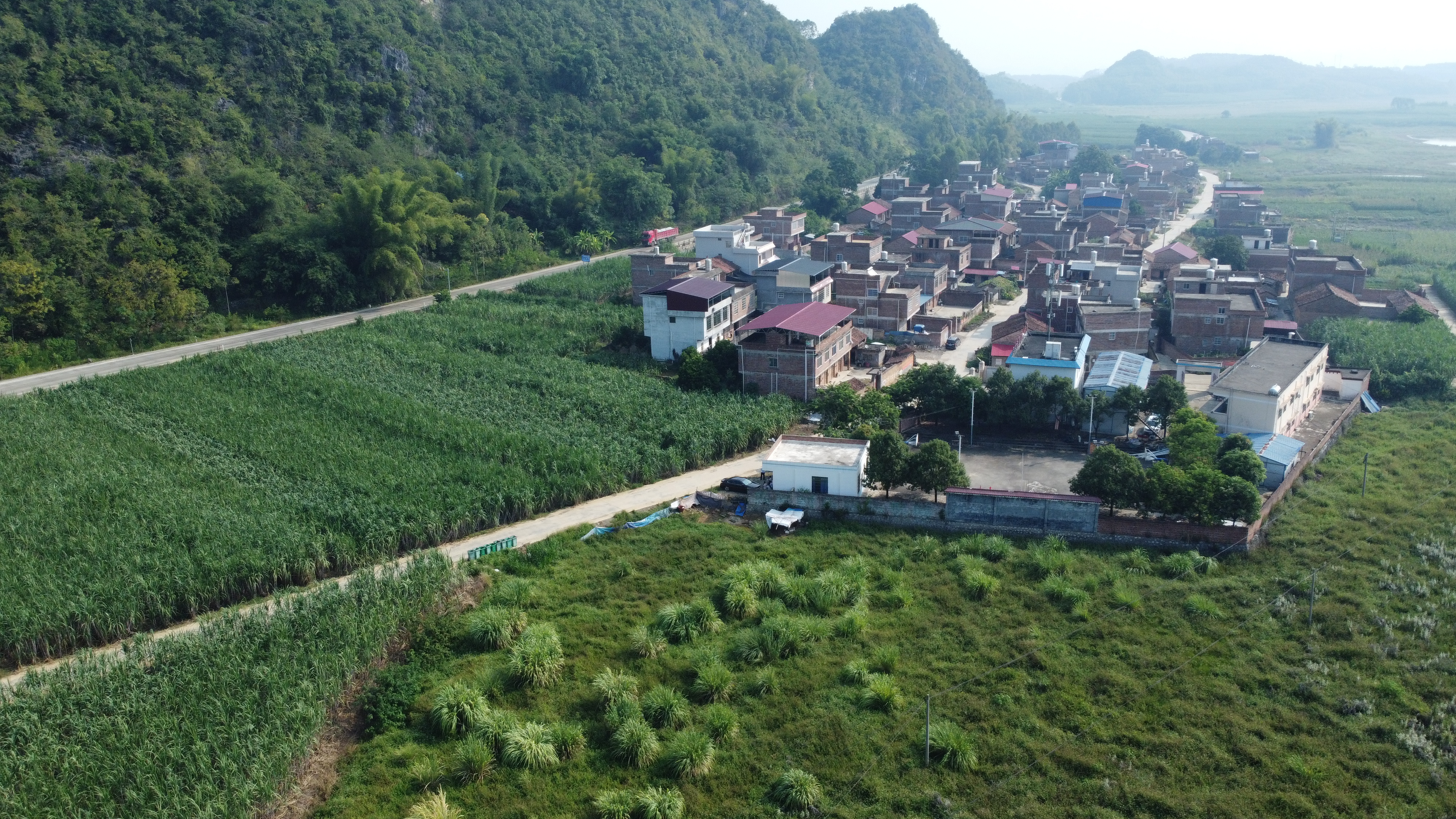  p>高镜村,位于广西壮族自治区来宾市兴宾区平阳镇,全村壮族为主,方言