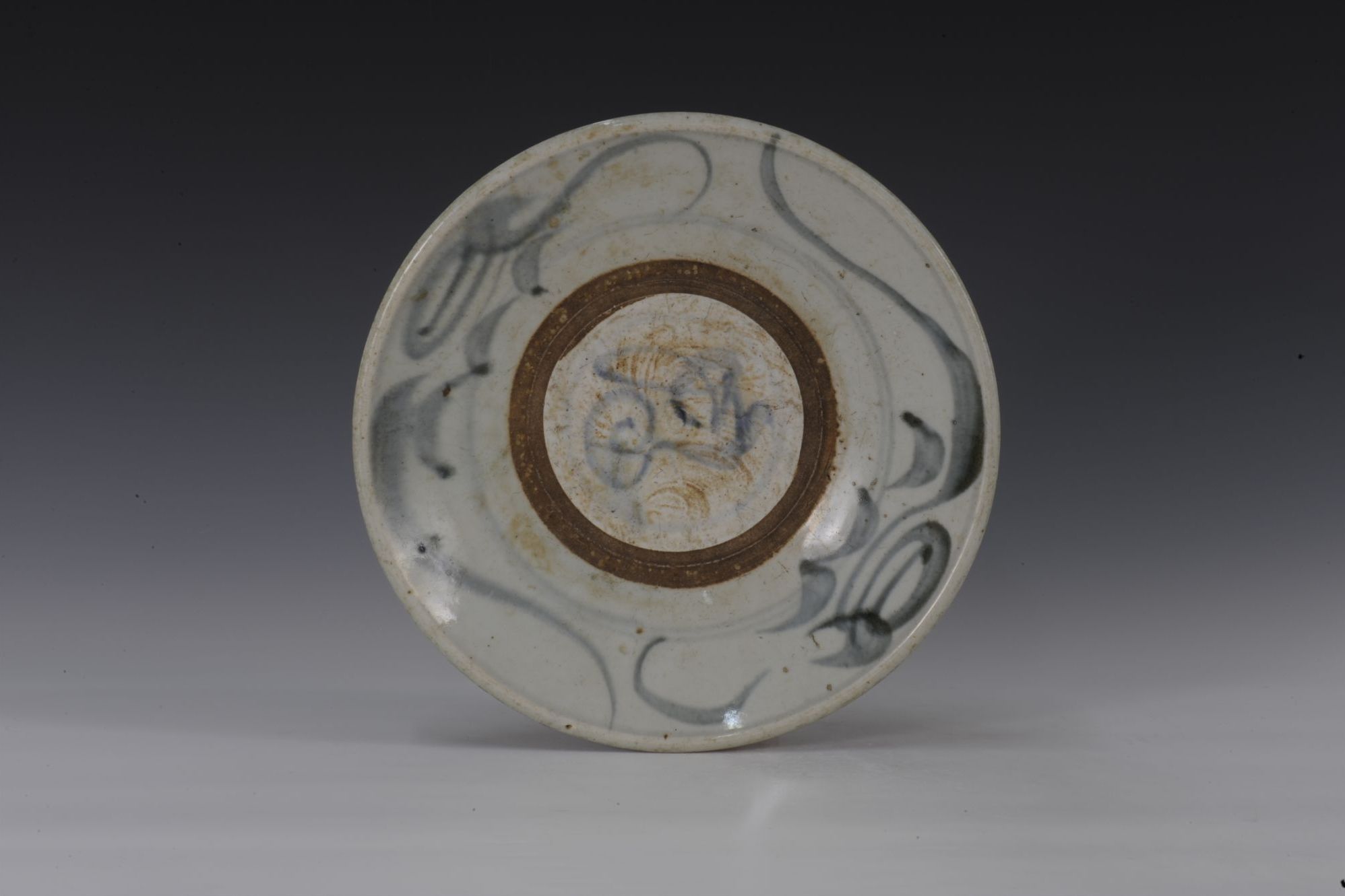 宋代青花花卉纹瓷盘