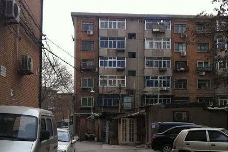  p>济津楼位于天津市红桥西于庄,由无开发商建成,共计房屋1746户,小区