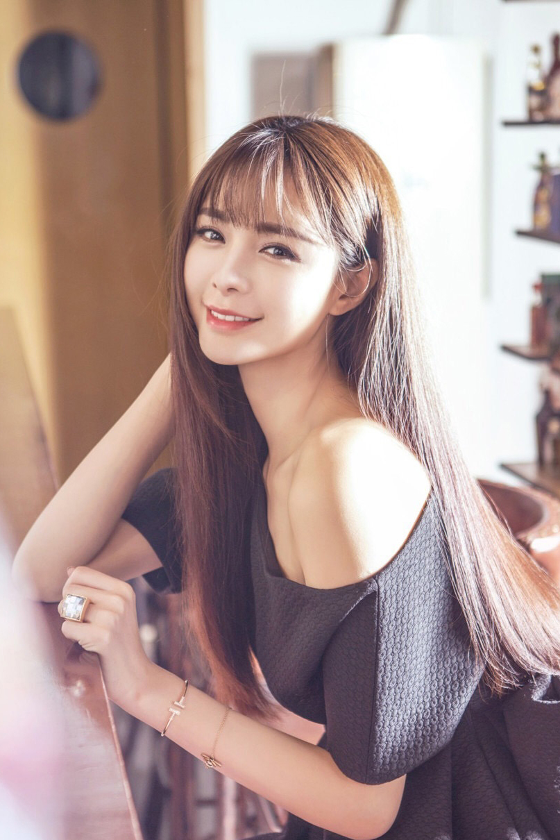  p>沈梦辰,1989年6月13日出生于湖南省湘西吉首市,毕业于 a target="