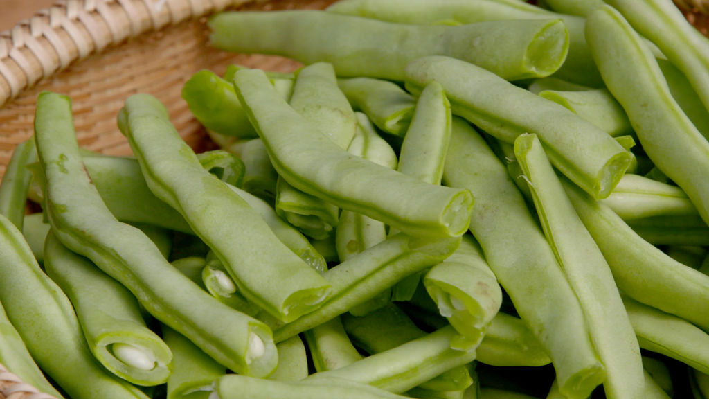  p>焖面(braised string bean with noodle),是中国中部和北部地区的