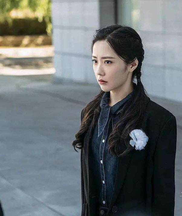  p>苗露,是谍战剧《 a target="_blank" href="/item/暴风眼/7342131"