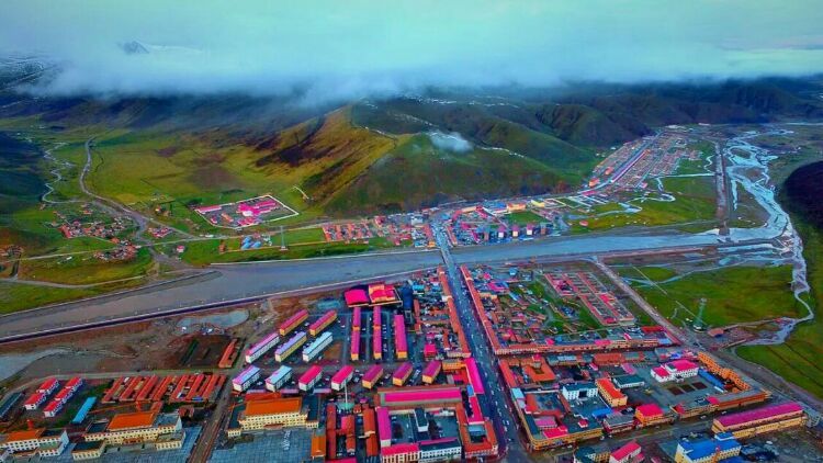 data-lemmaid="10895751">甘德县 /a>境中部,西柯曲河沿岸,东与 a