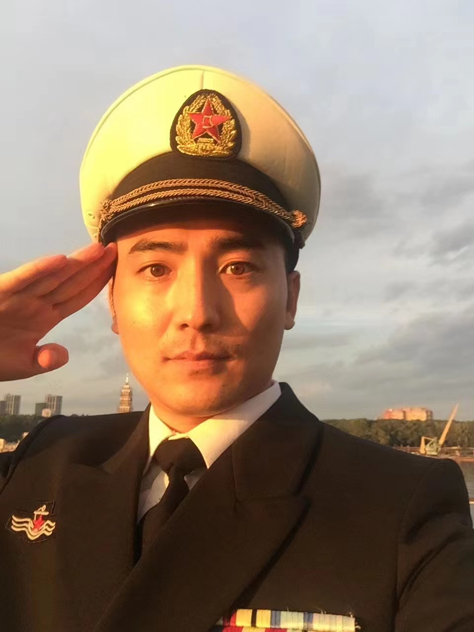 颜龙