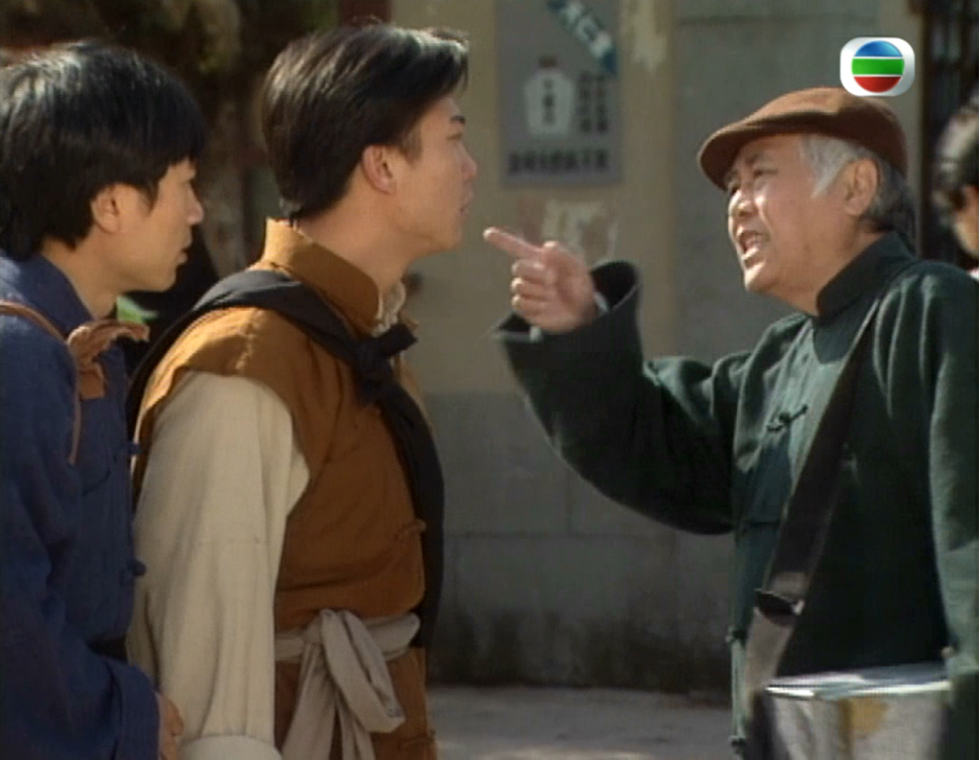 大头绿衣斗僵尸