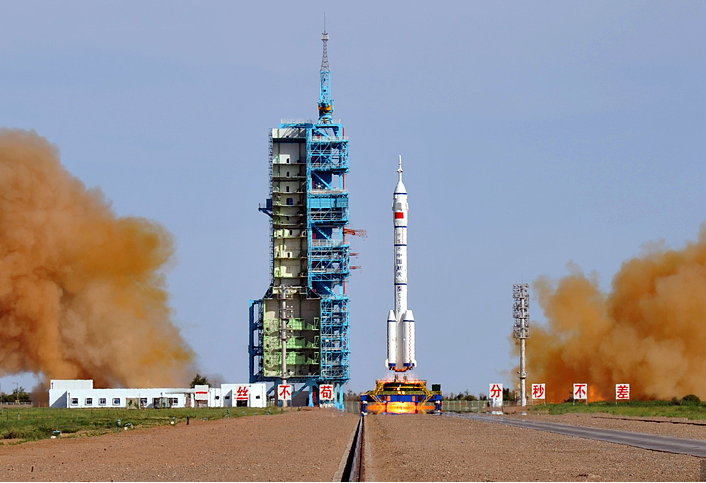  p>神舟十号,简称"神十",是中国载人航天工程发射的第十艘飞船,也是