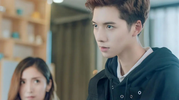 《罗密欧方程式》饰叶之川（右）