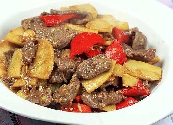 p>冬笋炒牛肉属于清真菜,主要食材为牛肉,冬笋等,调料为葱,姜,蒜茸等