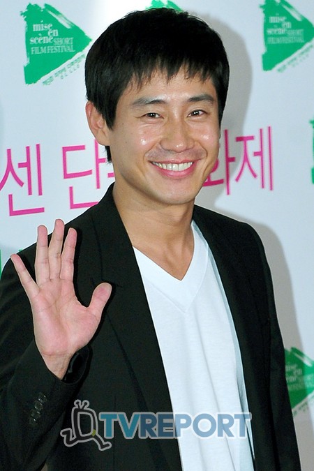  p>申河均(         ,shin ha kyun),1974年5月30日出生于韩国首尔